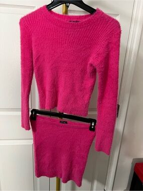 Art Class Fuzzy Hot Pink, Red or Green Two-Piece Sweater & Skirt Set Size L 10/1